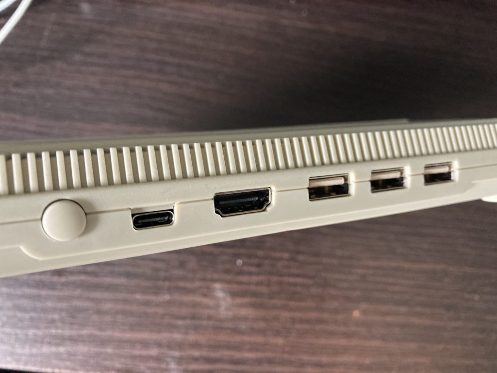 Amiga 500 Mini tył